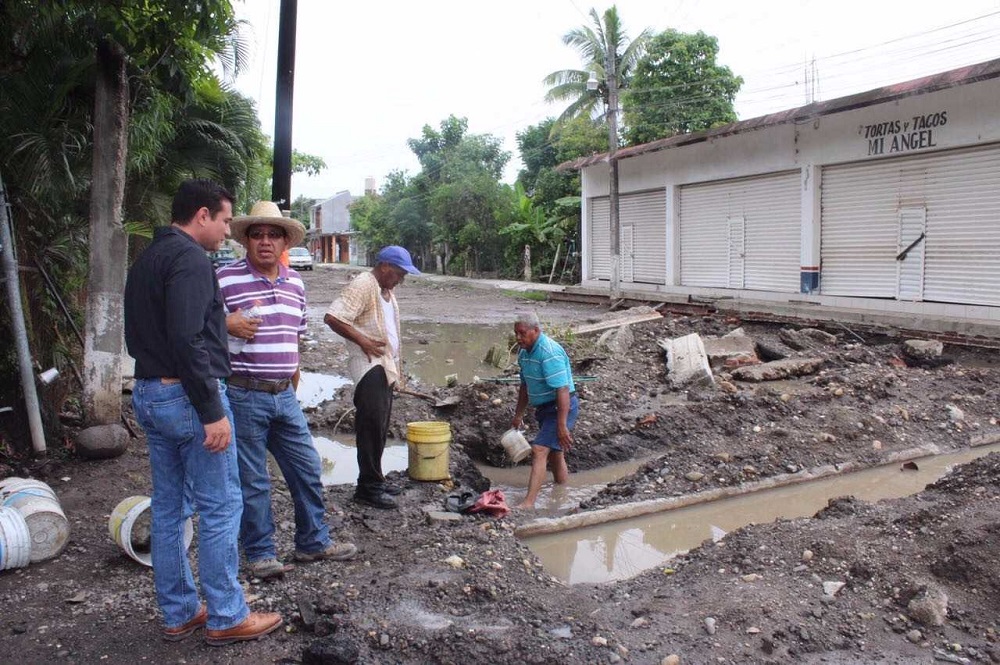 Alcalde supervisa avances de obras de Tierra Blanca