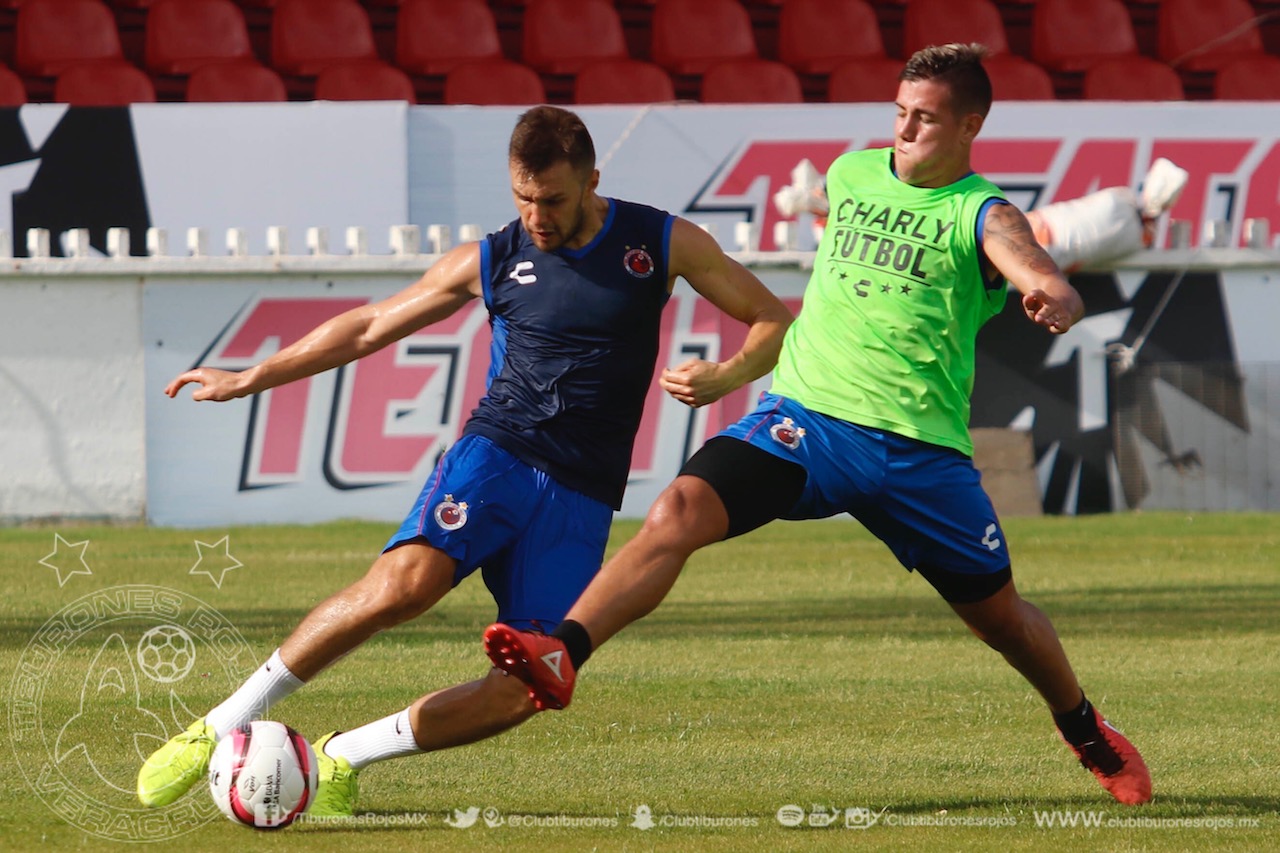 Enérgica práctica para los Tiburones Rojos