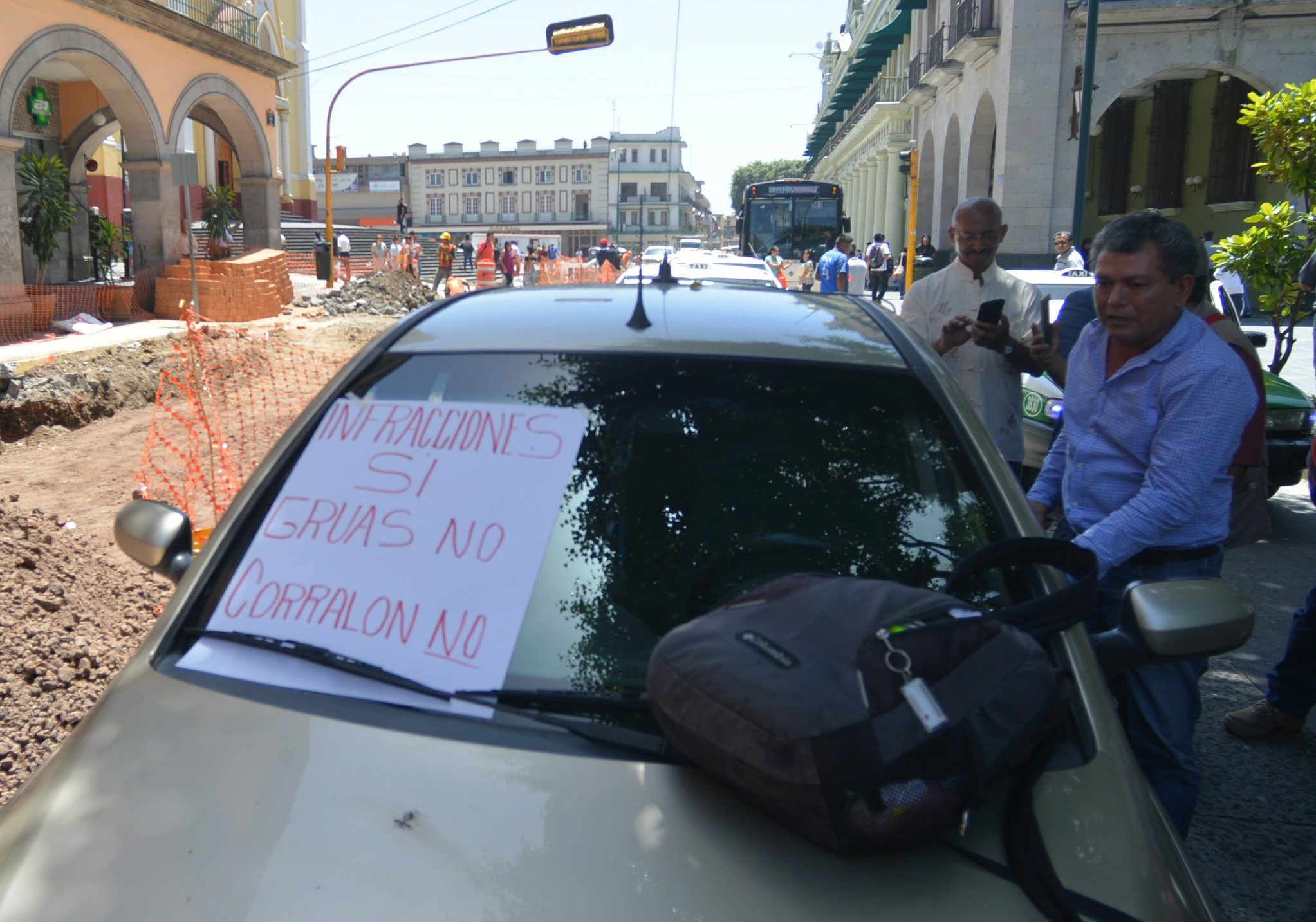 Taxistas de Sopaver piden que no les quiten sus unidades cuando los infraccionan