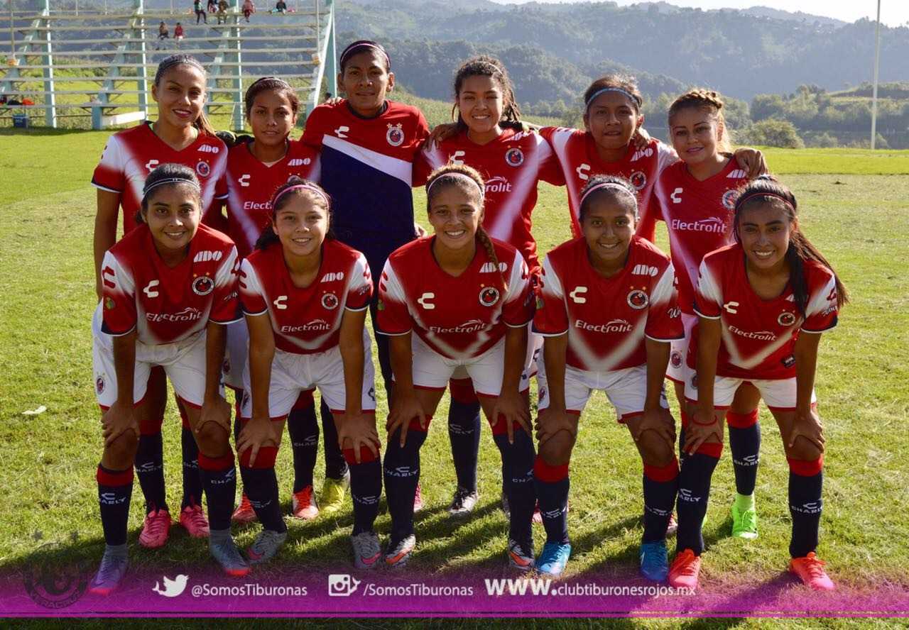 Los Tiburones Rojos Femenil golearon a la Selección de Alpatláhuac