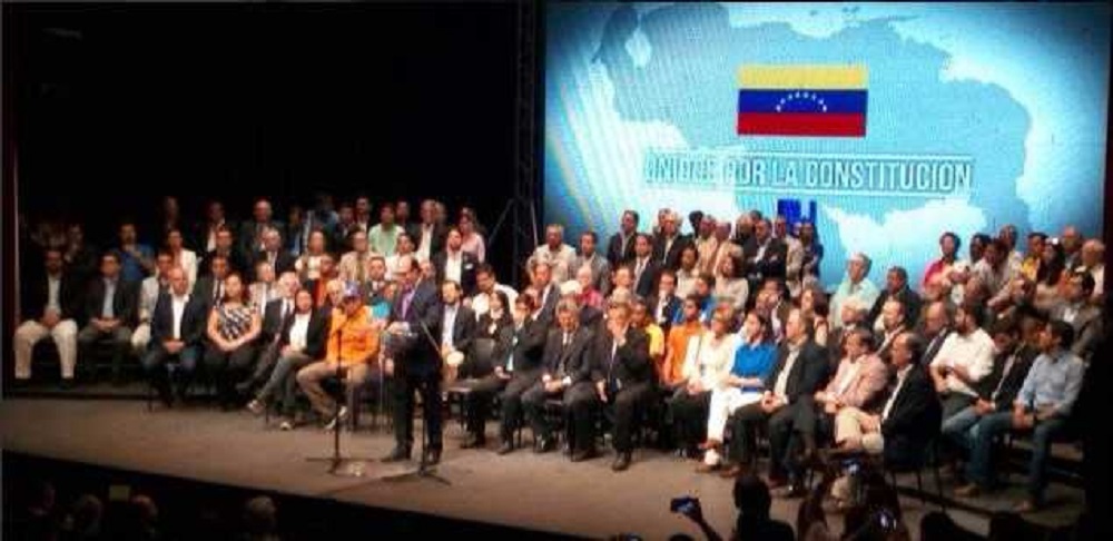 Llaman opositores a un referendo que defina el rumbo de Venezuela