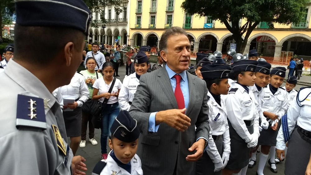 Gobernador Yunes despide y desea suerte a equipo de pentatlón deportivo militarizado