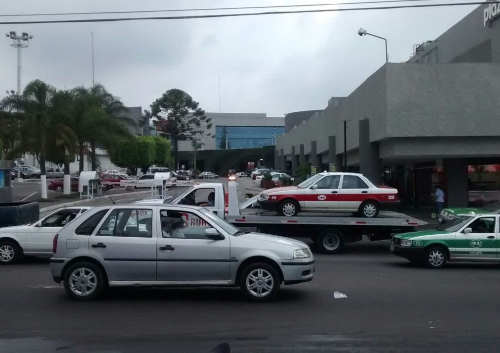 Taxistas de Coatzacoalcos solicitan renovación con empresas de grúas