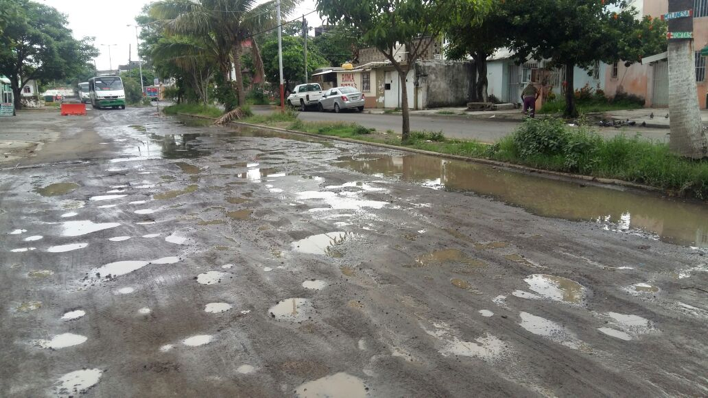 Continúan reportes de vialidades en mal estado del municipio de Veracruz