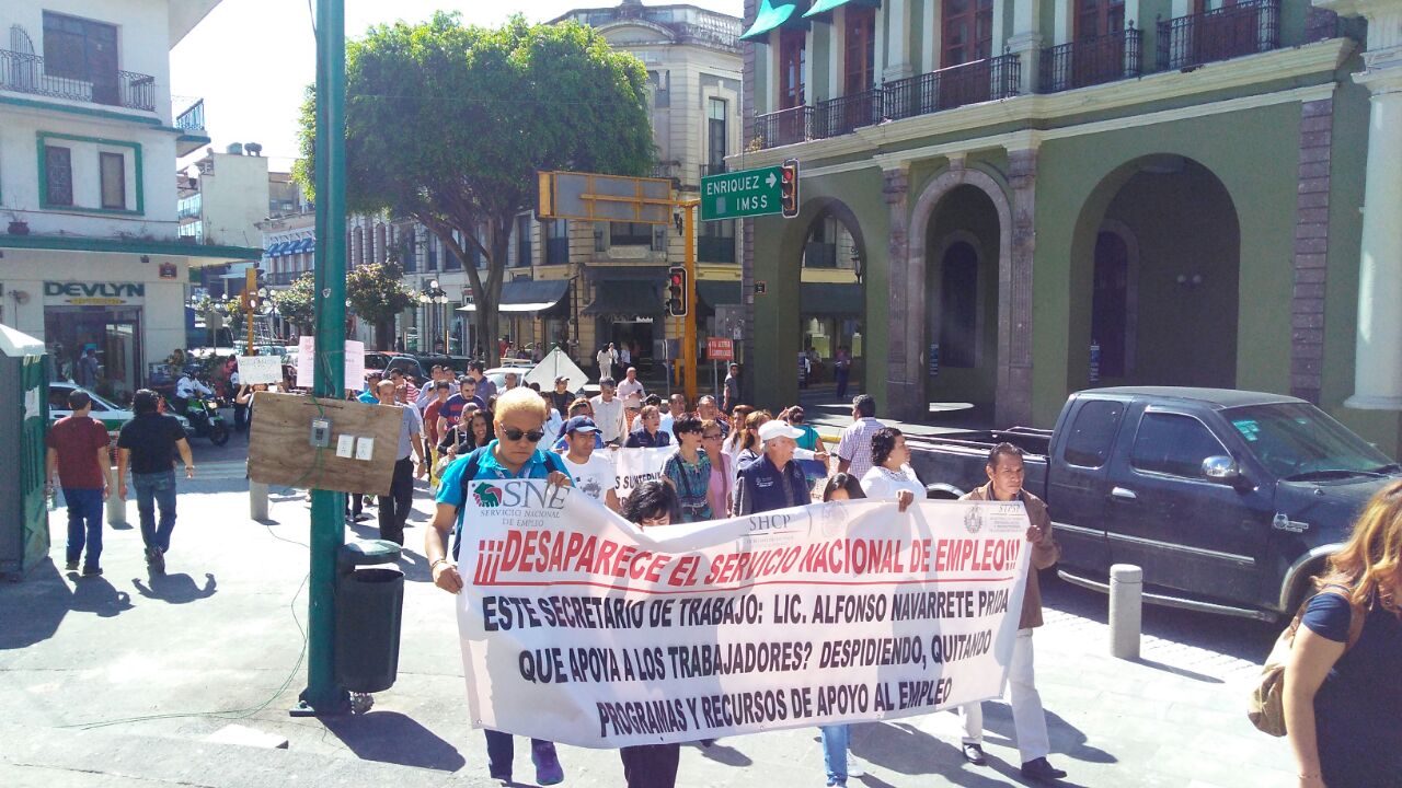 Extrabajadores del Servicio Nacional de Empleo marchan para exigir liquidación conforme a derecho