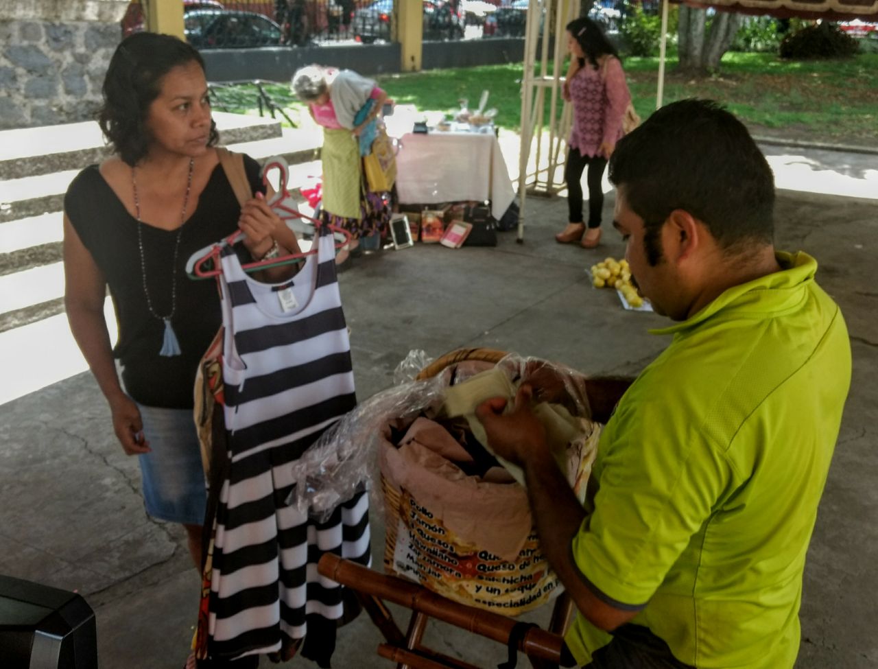 Este sábado se realizó por segunda vez la feria del trueque en Coatepec