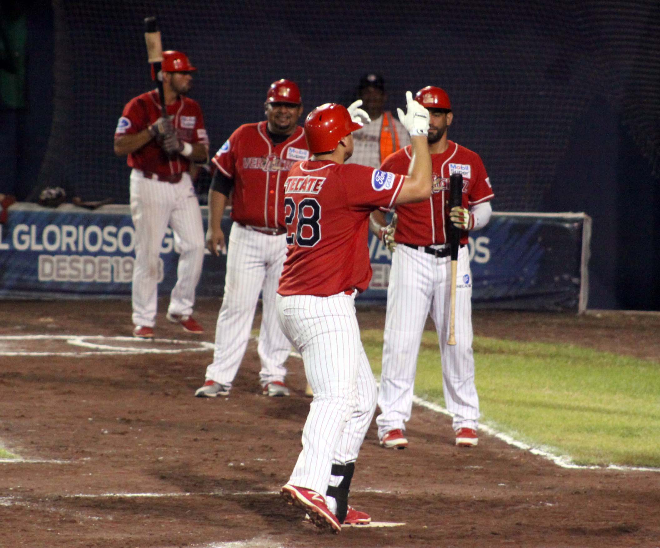 Rojos del Águila gana y acecha tercer puesto del sur