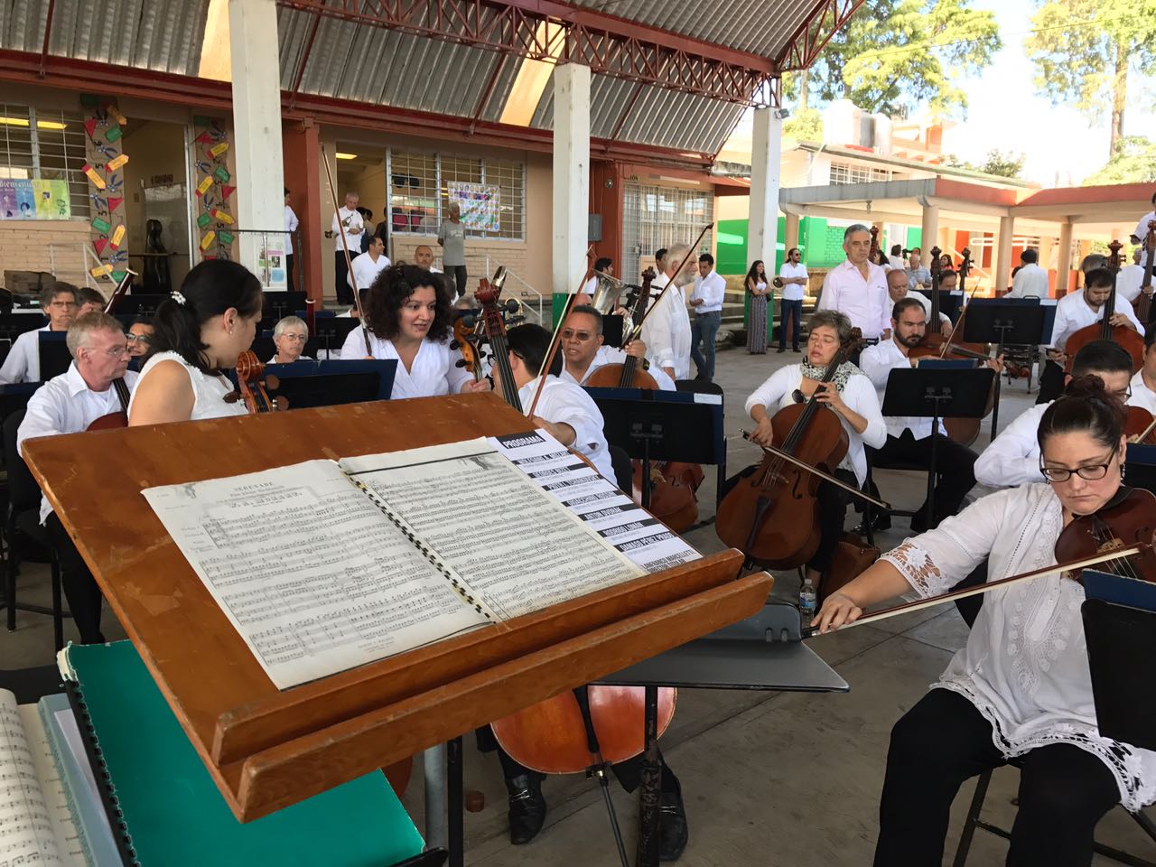 OSX realiza concierto en primaria Progreso de Xalapa