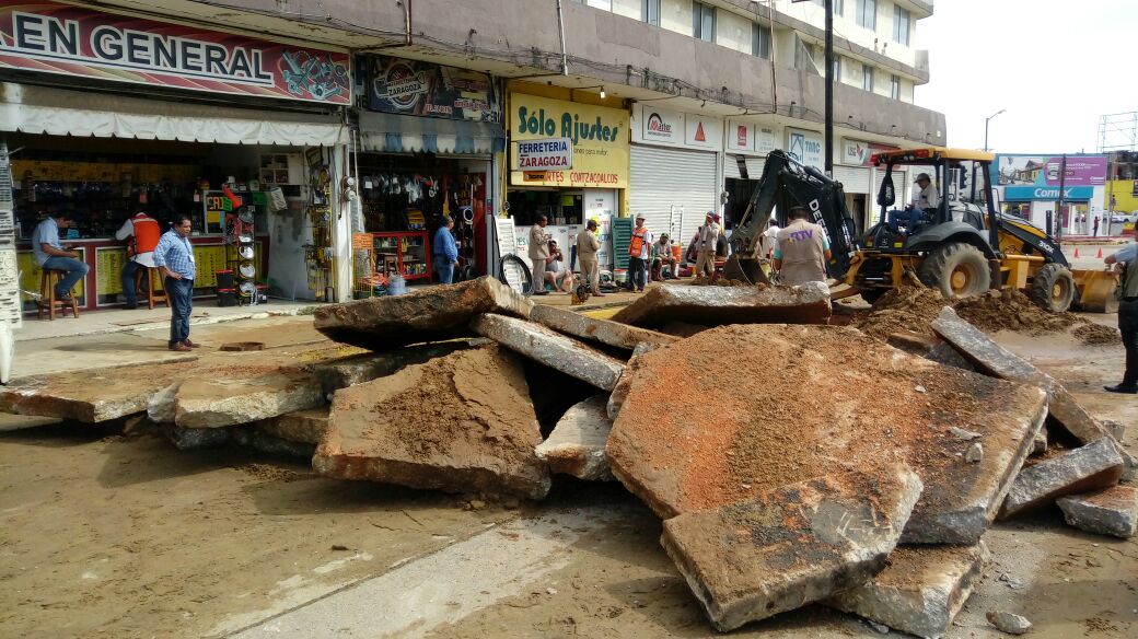 Se forma socavón en Coatzacoalcos