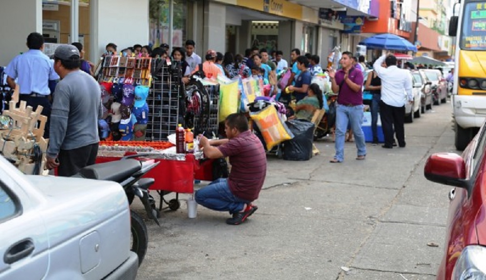 Pedirán a comerciantes desalojar banquetas del centro de Coatzacoalcos
