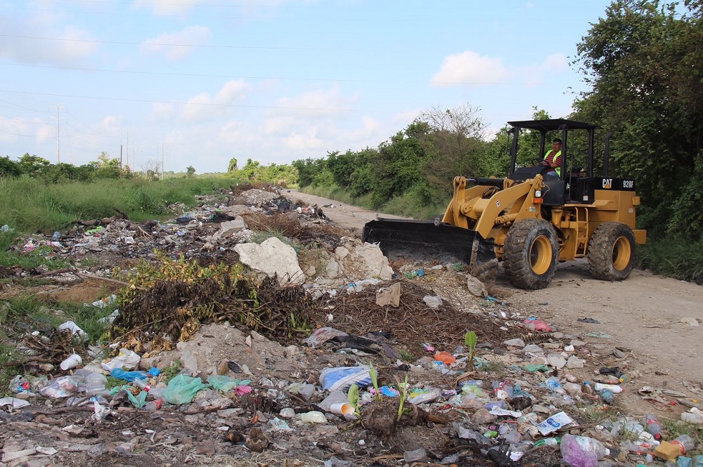 Ayuntamiento de Pánuco inicia limpieza de basurero clandestino