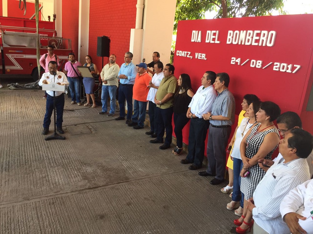 Aumentarán al doble el salario de bomberos y personal de PC de Coatzacoalcos