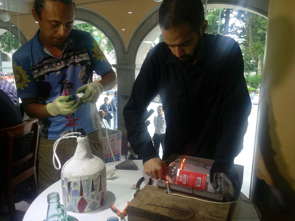 Casa Blanco invita a taller de reciclaje de vidrio