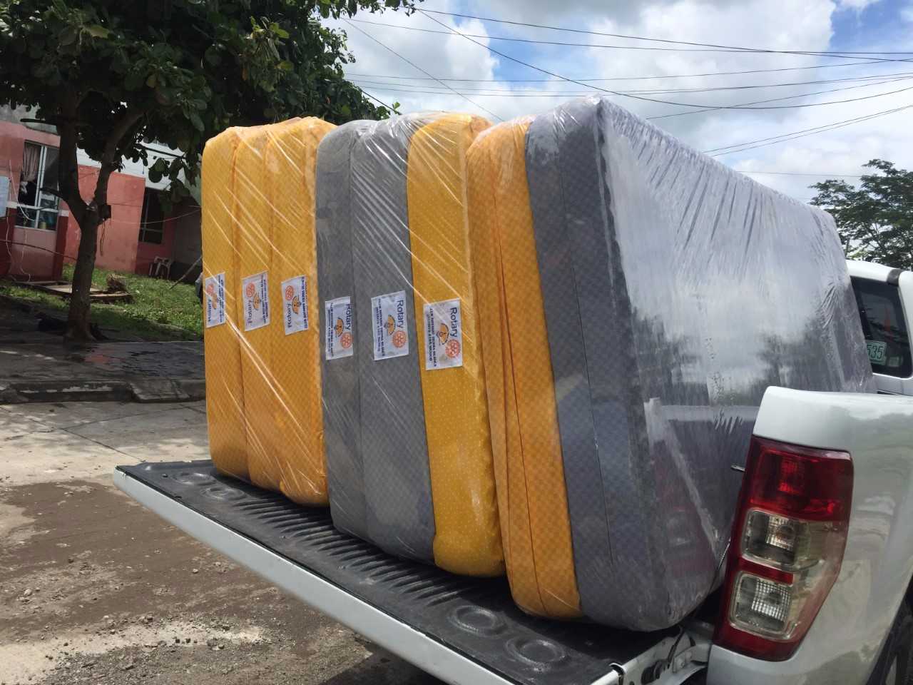 Apoya Club Rotario a damnificados por inundaciones en Tierra Blanca