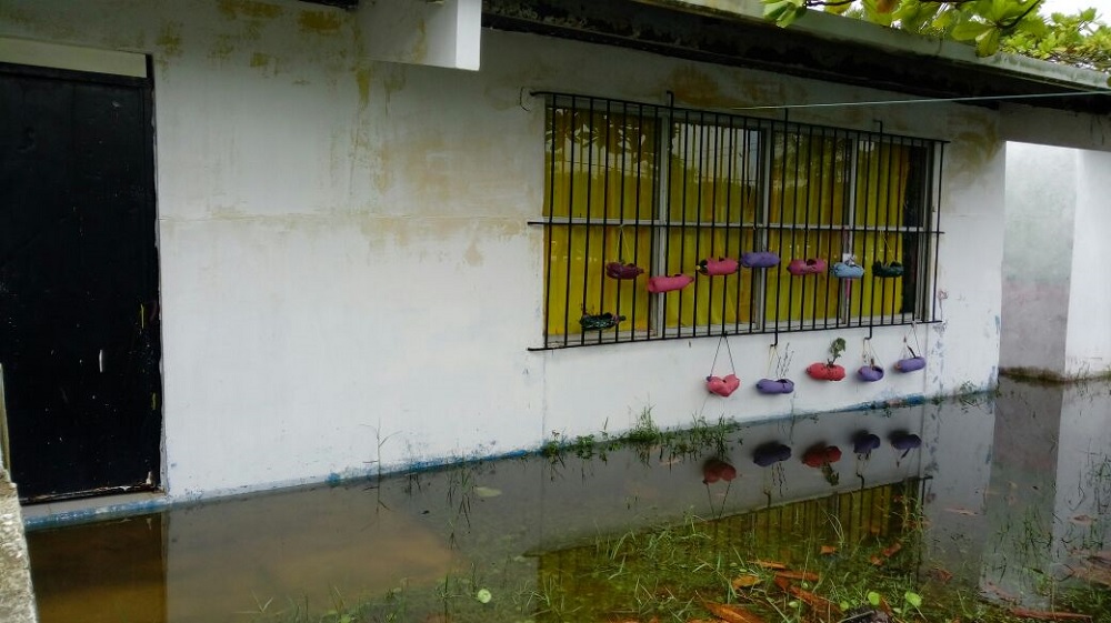 Lluvias provocan inundaciones en escuelas de Coatzacoalcos