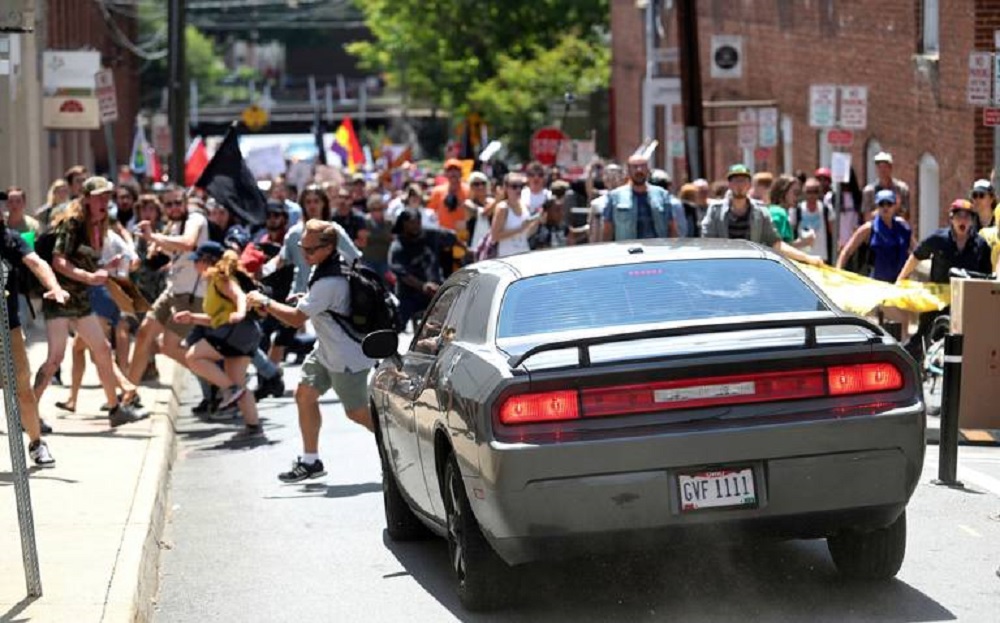 Niegan fianza a acusado de embestir multitud en Charlottesville