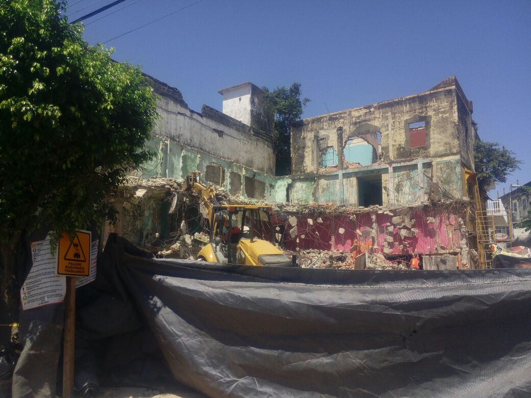 Continúa la demolición de edificios antiguos en Coatzacoalcos
