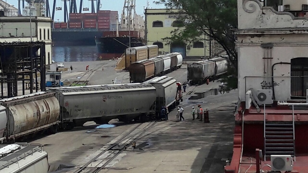 Ferromex atiende descarrilamiento de tren en zona portuaria de Veracruz