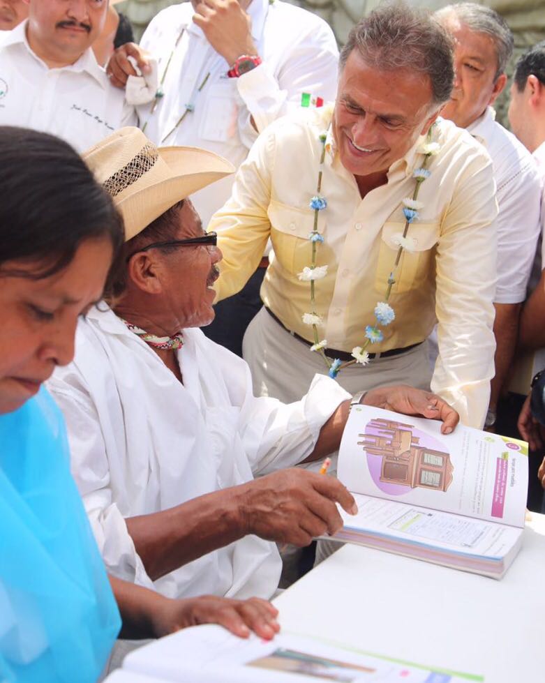 Veracruz, primer lugar nacional en personas alfabetizadas: Gobernador Yunes