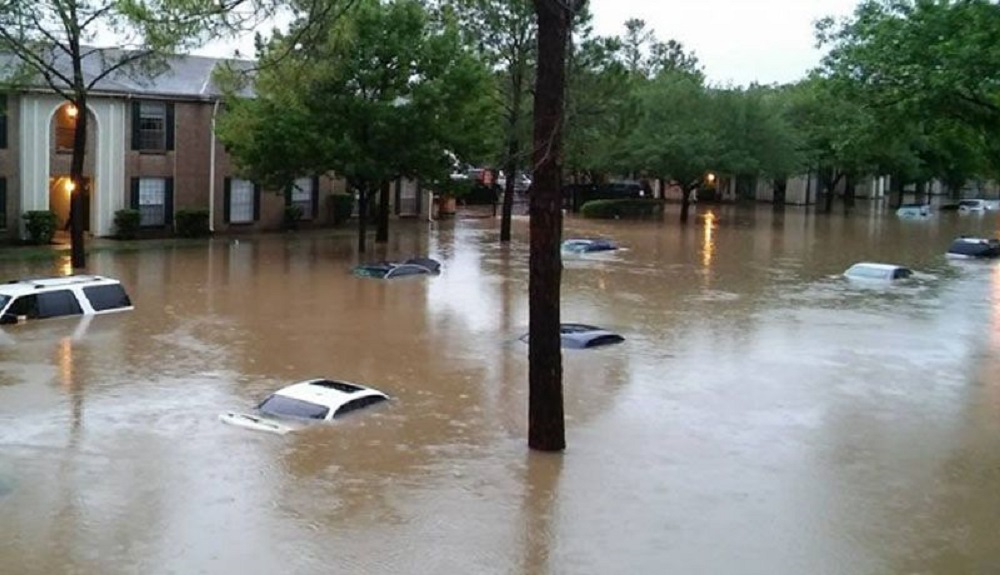 Houston paralizada por una de las peores inundaciones de su historia