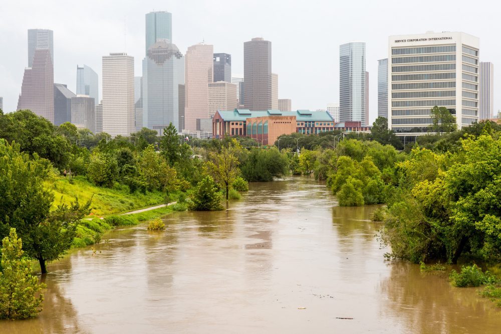 Unas 30 mil personas en Houston buscarán refugio en albergues por Harvey