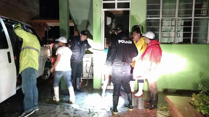 Se inunda palacio municipal de Vega de Alatorre que funcionaba como albergue