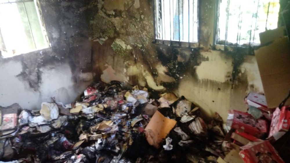 Incendio de supervisión escolar de Coatzacoalcos consume más de mil paquetes escolares