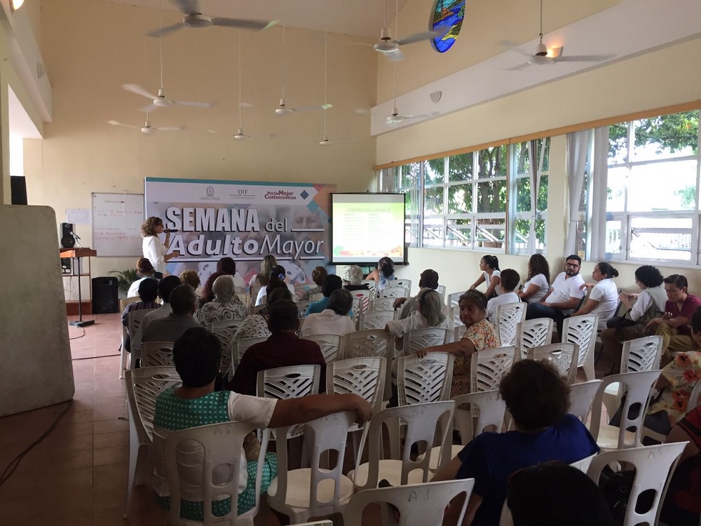 DIF Coatzacoalcos realiza jornada médica para personas de la tercera edad