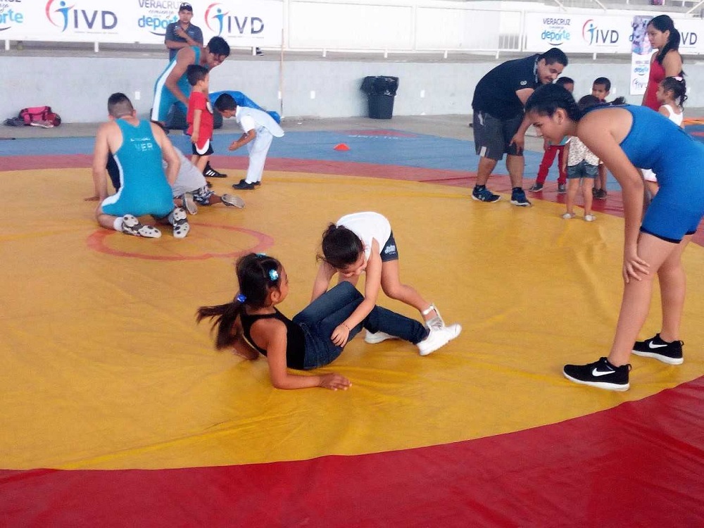Invitan a practicar luchas asociadas en Arena Veracruz