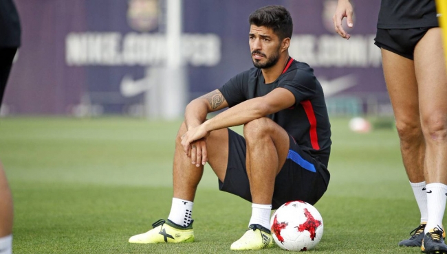 Barcelona pierde a Luis Suárez al menos cuatro meses