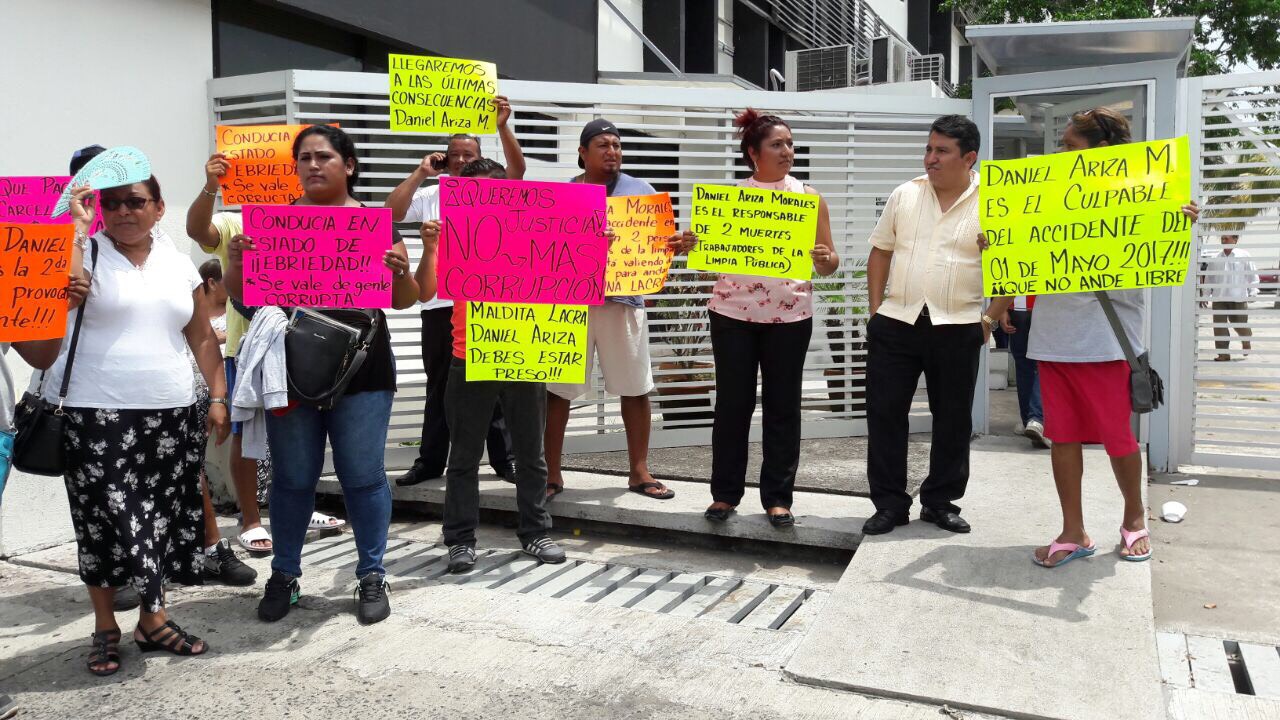Piden justicia familiares de empleados de Limpia Pública que fallecieron en choque