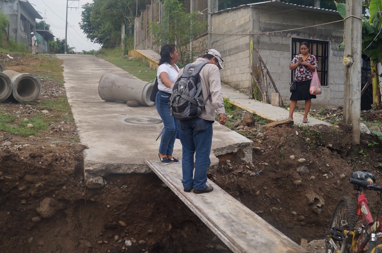 Obra de drenaje sanitario causa problemas a los habitantes de colonia Margaritas de Martínez de la Torre
