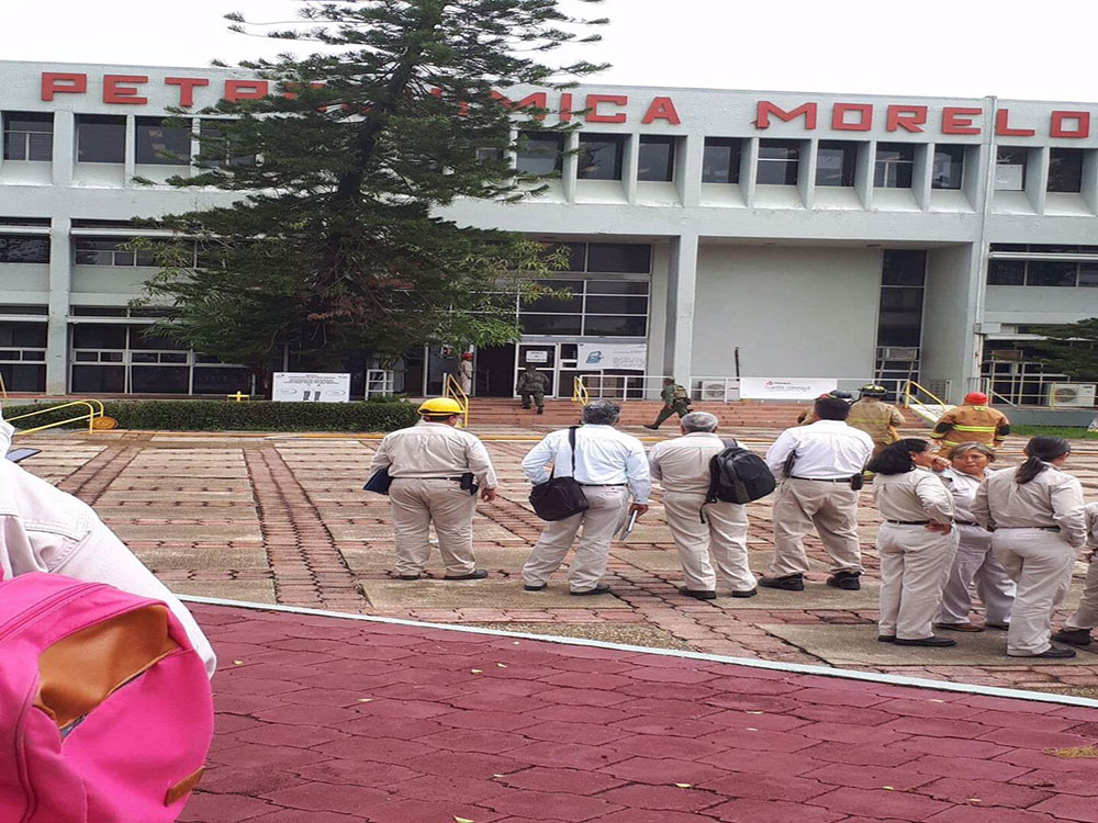 Desalojan a trabajadores por presunta amenaza de bomba en complejo de Coatzacoalcos