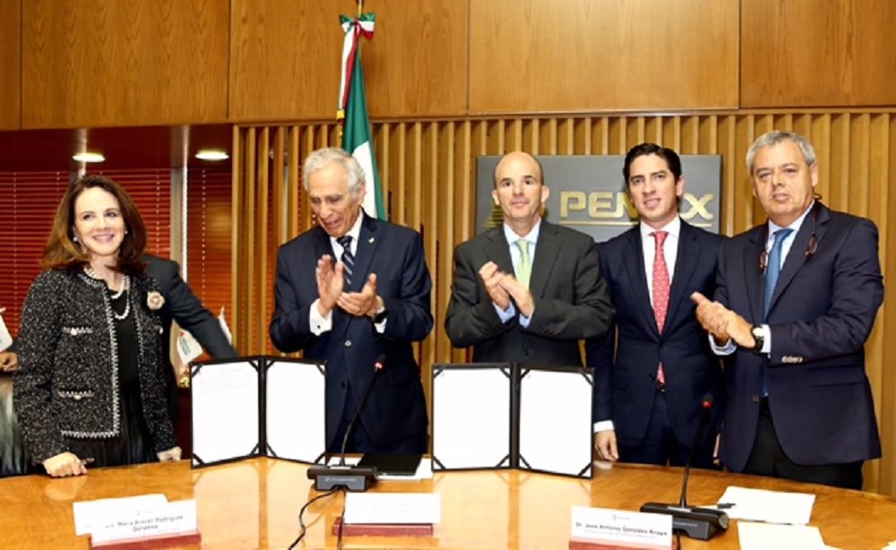 Pemex y Fundación UNAM suscriben un contrato de donación para otorgar becas a estudiantes