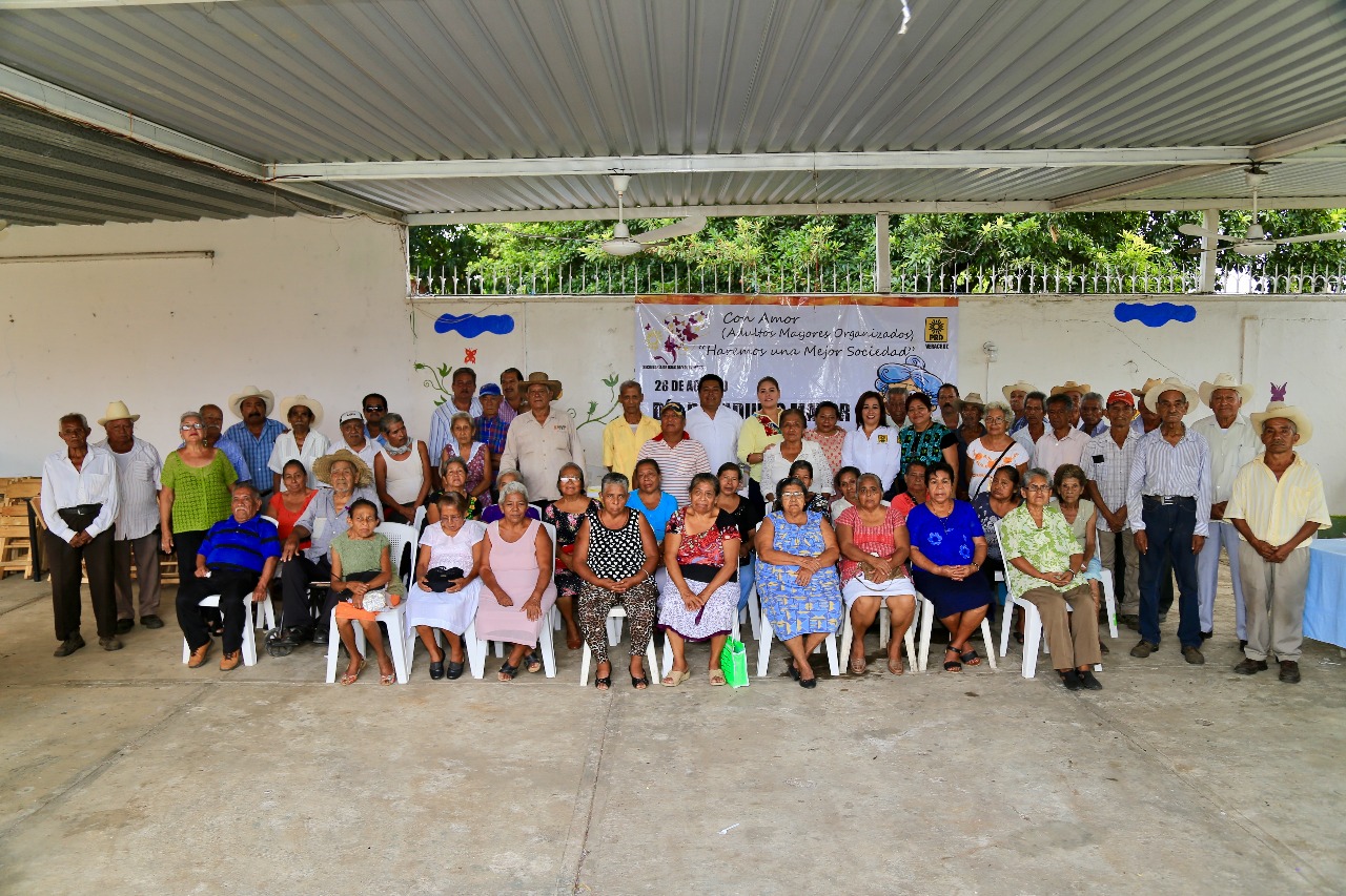 Celebra el PRD a los adultos mayores en Tres Valles