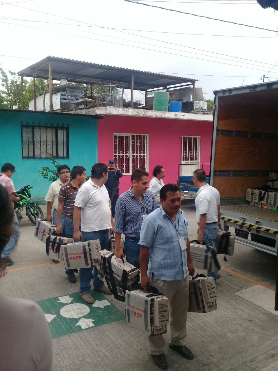 Resguardan paquetes electorales en Martínez de la Torre