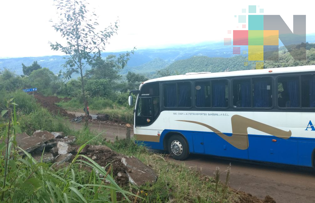 Listo el paso provisional hacia Naolinco, continúa SIOP trabajando en la zona afectada