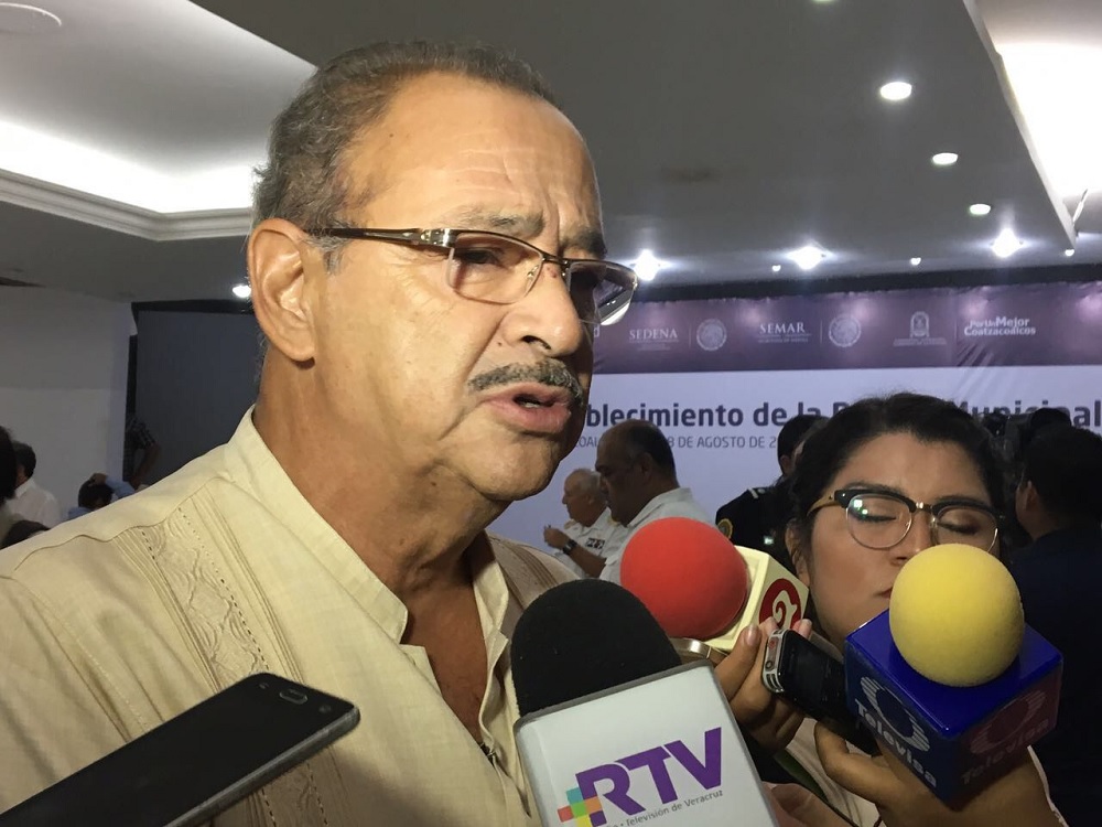 Asociación civil Ciudadanos Unidos por Coatzacoalcos entrega propuestas a gobernador Yunes