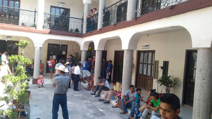 Abarrotado Registro Civil de Tierra Blanca por trámites de actas