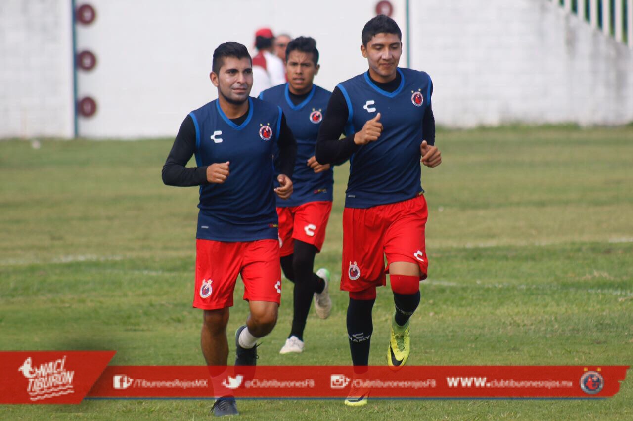 Los Tiburones Rojos Premier se enfocan en mantenerse invictos