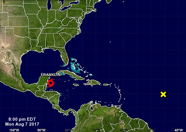 Continúa avance de tormenta Franklin en costas de Quintana Roo
