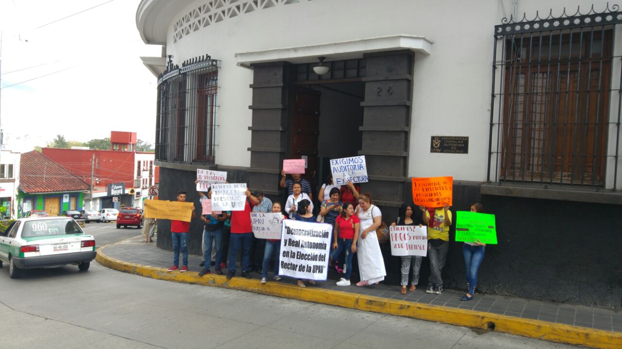 Renuncia Lenin Torres a aspiración de la rectoría de la UPAV