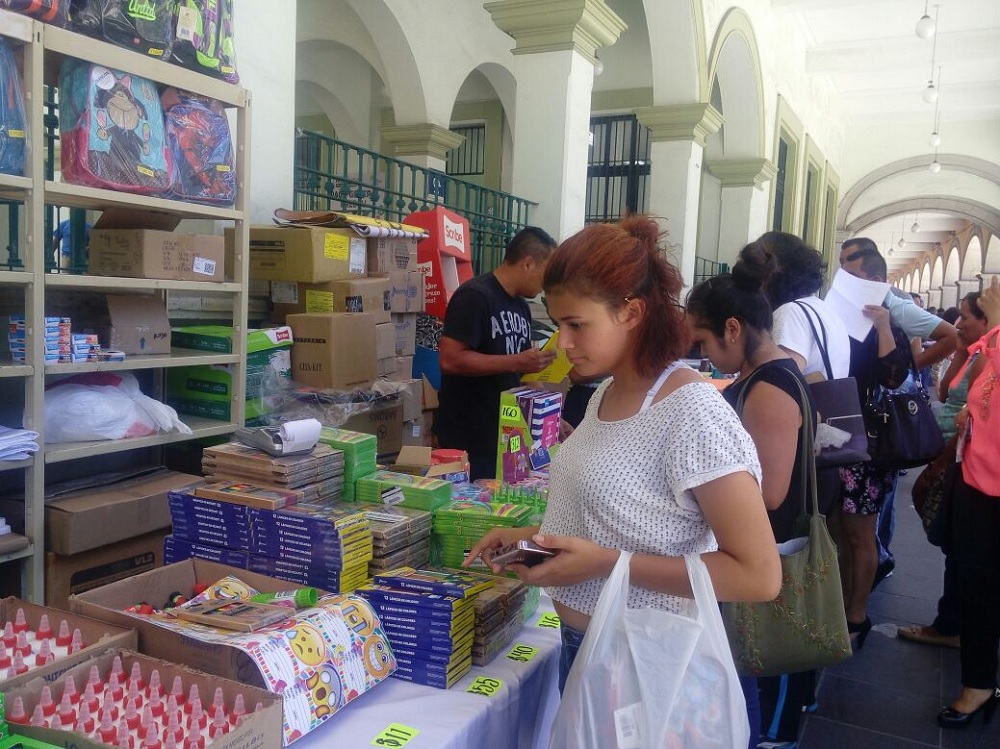 Inauguran feria de útiles en Xalapa
