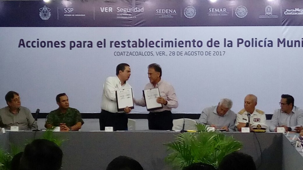 Firma gobernador convenio para la creación de Policía Municipal en Coatzacoalcos