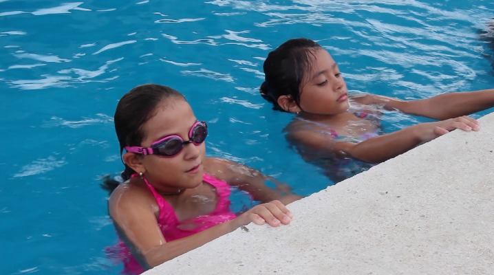 Si van a nadar, infantes deben estar siempre acompañados: bomberos