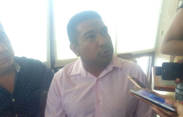 Desmienten transportistas estar sacando arena de los bancos en Villa Allende