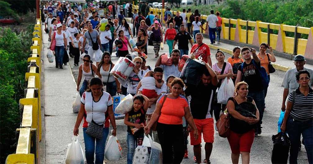 Llega a seis mil 960 por ciento alza de precios anual en Venezuela