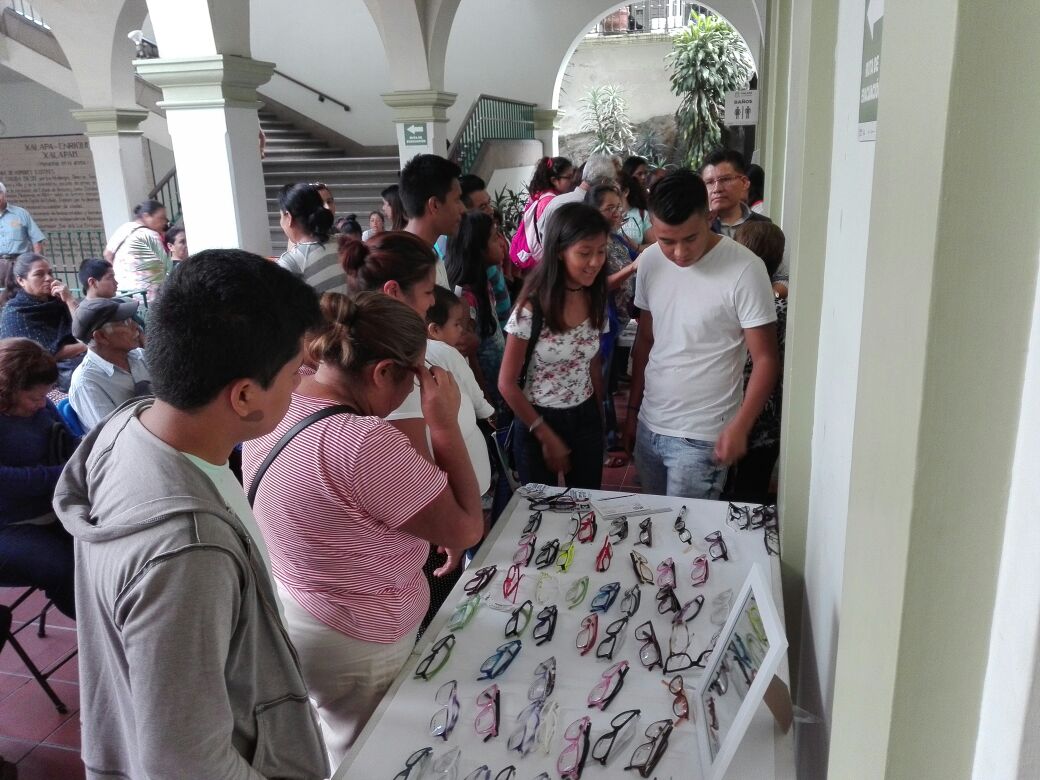Ante demanda de lentes llevará regiduría campaña de bajo costo a colonias de Xalapa