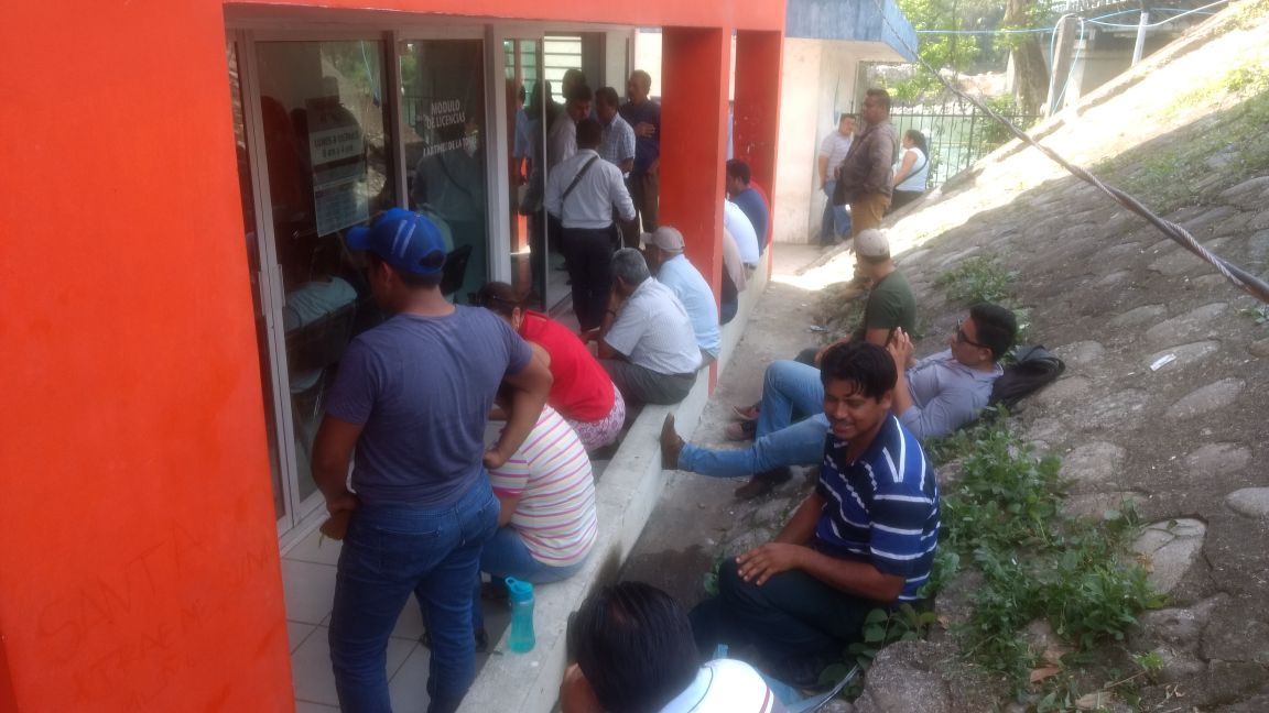 Quejas por lentitud en la expedición de licencias de manejo en Martínez de la Torre