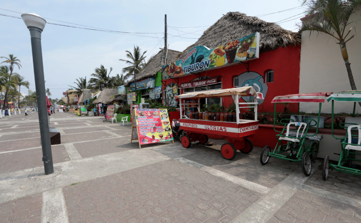 Reubican a los comercios ambulantes del malecón de Veracruz